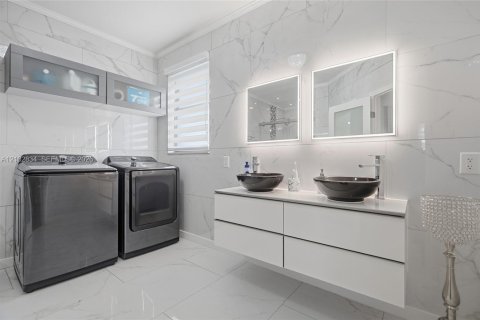 Villa ou maison à vendre à Hialeah, Floride: 5 chambres, 260.41 m2 № 2407976 - photo 27