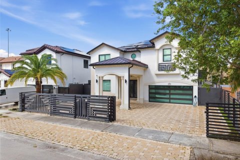 Villa ou maison à Hialeah, Floride 5 chambres, 260.41 m2 № 2407976