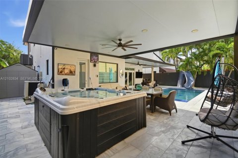 Villa ou maison à vendre à Hialeah, Floride: 5 chambres, 260.41 m2 № 2407976 - photo 30