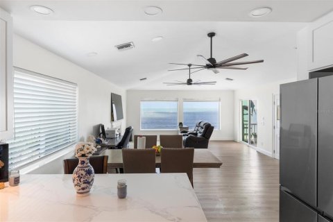 House in Big Pine Key, Florida 3 bedrooms, 171.87 sq.m. № 1631333 - photo 10