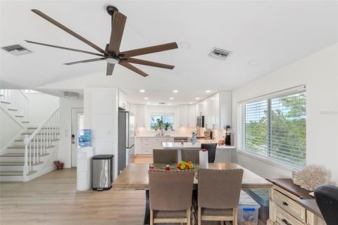 House in Big Pine Key, Florida 3 bedrooms, 171.87 sq.m. № 1631333 - photo 12