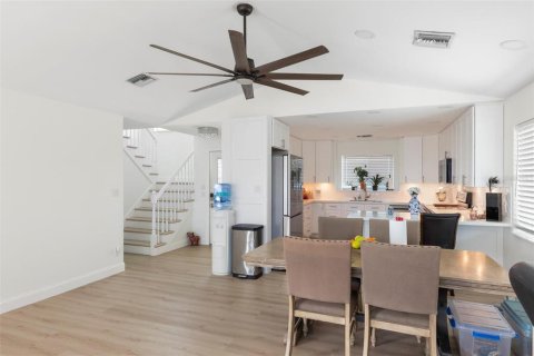 House in Big Pine Key, Florida 3 bedrooms, 171.87 sq.m. № 1631333 - photo 14