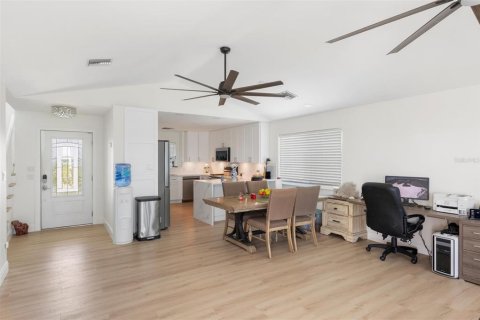 House in Big Pine Key, Florida 3 bedrooms, 171.87 sq.m. № 1631333 - photo 15