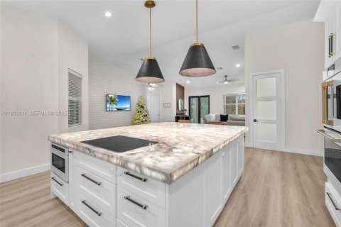 Купить виллу или дом в Локсахатчи-Гроувс, Флорида 4 спальни, 190.17м2, № 1991959 - фото 14