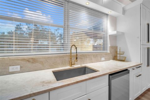 Купить виллу или дом в Локсахатчи-Гроувс, Флорида 4 спальни, 190.17м2, № 1991959 - фото 8