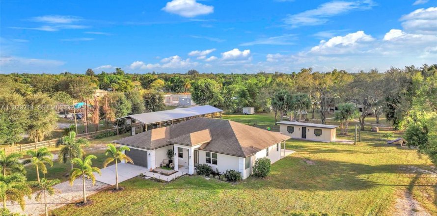 Дом в Локсахатчи-Гроувс, Флорида 4 спальни, 190.17м2 № 1991959