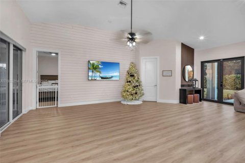 Купить виллу или дом в Локсахатчи-Гроувс, Флорида 4 спальни, 190.17м2, № 1991959 - фото 19