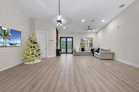 Купить виллу или дом в Локсахатчи-Гроувс, Флорида 4 спальни, 190.17м2, № 1991959 - фото 16