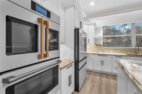 Купить виллу или дом в Локсахатчи-Гроувс, Флорида 4 спальни, 190.17м2, № 1991959 - фото 10