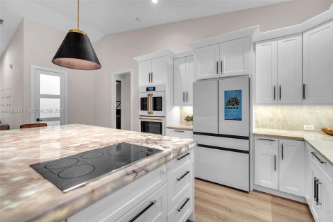 Купить виллу или дом в Локсахатчи-Гроувс, Флорида 4 спальни, 190.17м2, № 1991959 - фото 9