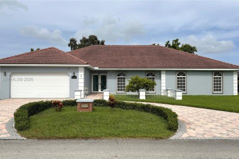Villa ou maison à Hialeah, Floride 5 chambres, 274.8 m2 № 2304820