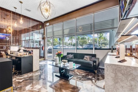 Propiedad comercial en venta en Miami, Florida № 1970764 - foto 1