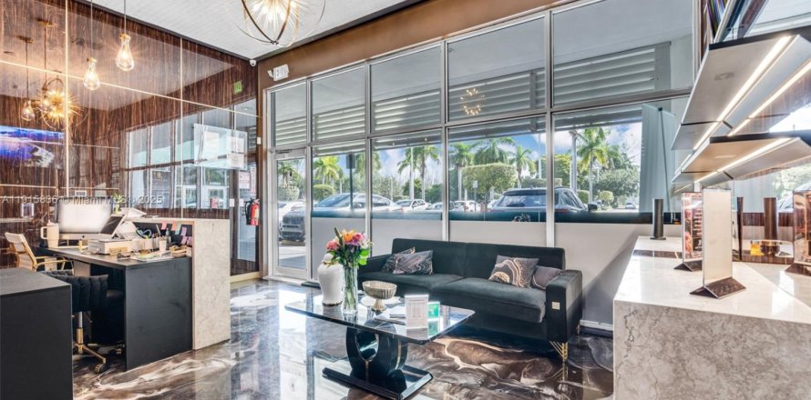 Propiedad comercial en Miami, Florida № 1970764