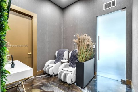 Propiedad comercial en venta en Miami, Florida № 1970764 - foto 4