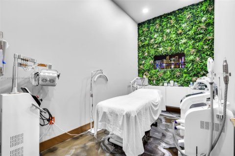 Propiedad comercial en venta en Miami, Florida № 1970764 - foto 7