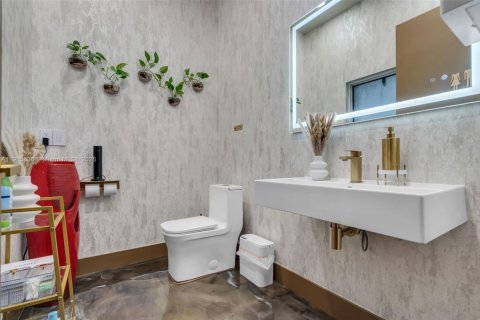 Propiedad comercial en venta en Miami, Florida № 1970764 - foto 10