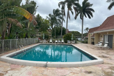 Condominio en alquiler en Palm Beach Gardens, Florida, 2 dormitorios, 89.09 m2 № 1152229 - foto 1