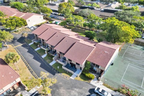 Copropriété à vendre à Hollywood, Floride: 3 chambres, 176.51 m2 № 1474037 - photo 1