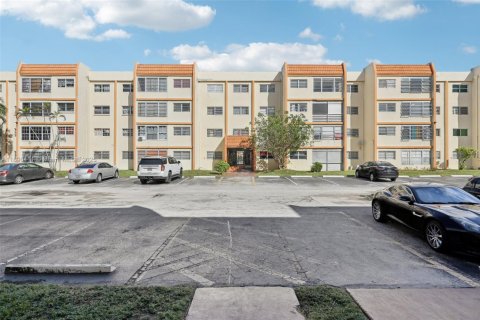Condominio en Lauderhill, Florida, 1 dormitorio  № 2021010