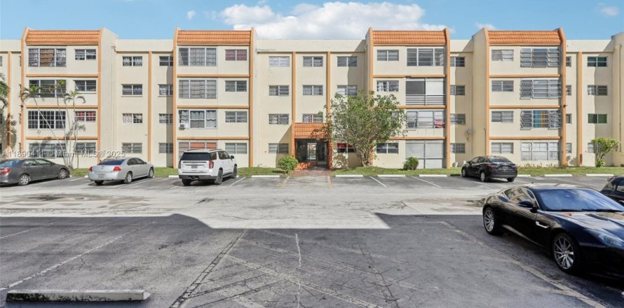 Condominio en Lauderhill, Florida, 1 dormitorio  № 2021010