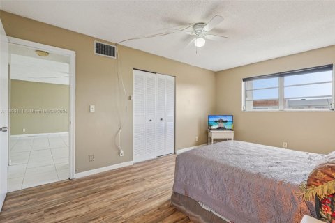 Condominio en venta en Lauderhill, Florida, 1 dormitorio, 70.14 m2 № 2021010 - foto 27