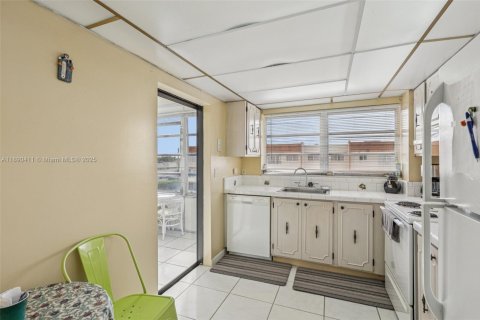 Condominio en venta en Lauderhill, Florida, 1 dormitorio, 70.14 m2 № 2021010 - foto 17