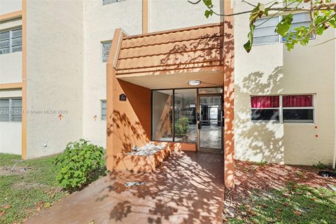 Condominio en venta en Lauderhill, Florida, 1 dormitorio, 70.14 m2 № 2021010 - foto 4