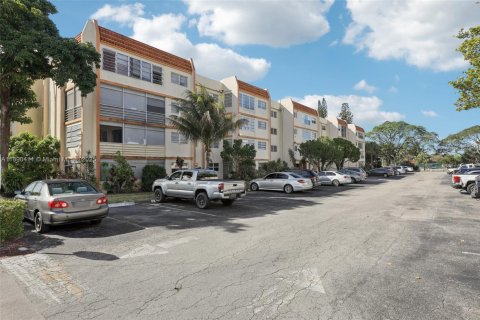 Condominio en venta en Lauderhill, Florida, 1 dormitorio, 70.14 m2 № 2021010 - foto 3