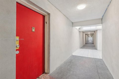 Condominio en venta en Lauderhill, Florida, 1 dormitorio, 70.14 m2 № 2021010 - foto 5