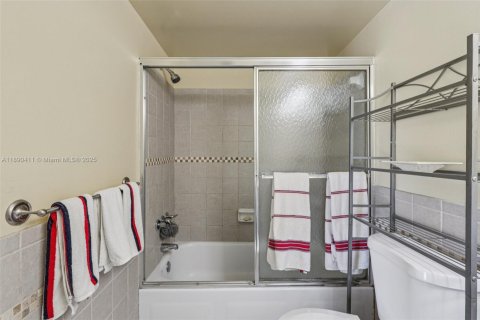 Condominio en venta en Lauderhill, Florida, 1 dormitorio, 70.14 m2 № 2021010 - foto 22