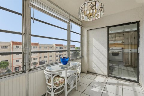 Condominio en venta en Lauderhill, Florida, 1 dormitorio, 70.14 m2 № 2021010 - foto 14
