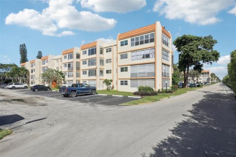 Condominio en venta en Lauderhill, Florida, 1 dormitorio, 70.14 m2 № 2021010 - foto 2