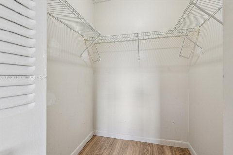 Condominio en venta en Lauderhill, Florida, 1 dormitorio, 70.14 m2 № 2021010 - foto 29