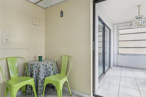 Condominio en venta en Lauderhill, Florida, 1 dormitorio, 70.14 m2 № 2021010 - foto 20