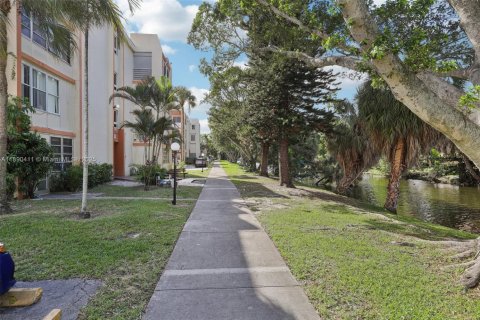 Condominio en venta en Lauderhill, Florida, 1 dormitorio, 70.14 m2 № 2021010 - foto 30