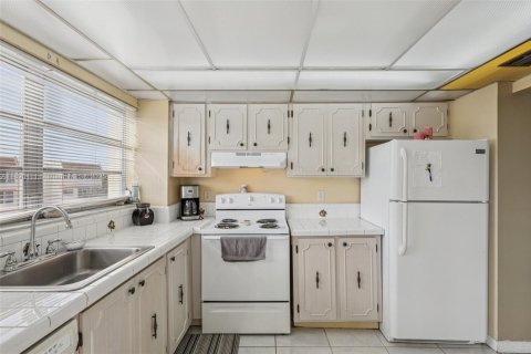 Condominio en venta en Lauderhill, Florida, 1 dormitorio, 70.14 m2 № 2021010 - foto 18