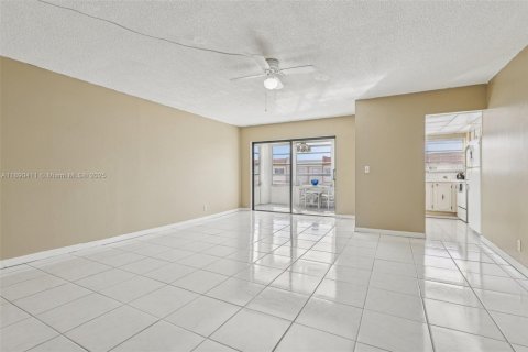 Condominio en venta en Lauderhill, Florida, 1 dormitorio, 70.14 m2 № 2021010 - foto 7
