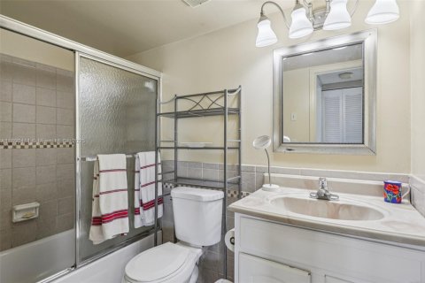 Condominio en venta en Lauderhill, Florida, 1 dormitorio, 70.14 m2 № 2021010 - foto 21