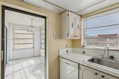 Condominio en venta en Lauderhill, Florida, 1 dormitorio, 70.14 m2 № 2021010 - foto 19