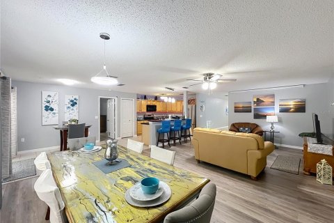 Casa en venta en Orlando, Florida, 4 dormitorios, 202.34 m2 № 2167632 - foto 4
