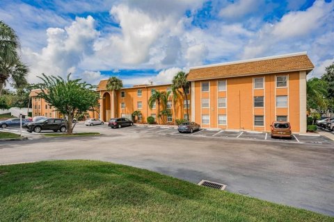 Copropriété à louer à Largo, Floride: 1 chambre, 69.4 m2 № 2094763 - photo 2