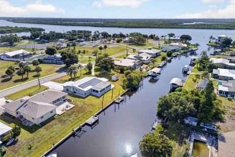 Casa en Punta Gorda, Florida 3 dormitorios, 142.05 m2 № 2197140