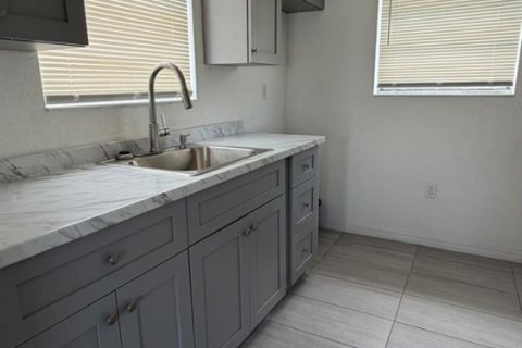House in Fort Lauderdale, Florida 2 bedrooms, 66.89 sq.m. № 2086989 - photo 3