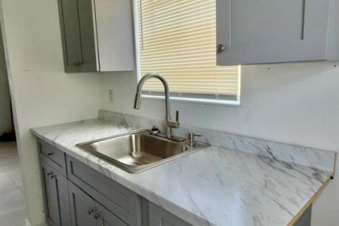 House in Fort Lauderdale, Florida 2 bedrooms, 66.89 sq.m. № 2086989 - photo 4