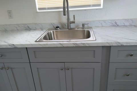 House in Fort Lauderdale, Florida 2 bedrooms, 66.89 sq.m. № 2086989 - photo 6