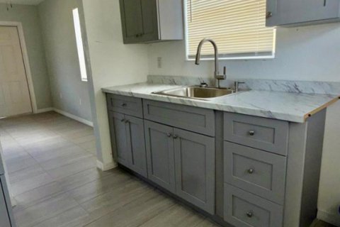House in Fort Lauderdale, Florida 2 bedrooms, 66.89 sq.m. № 2086989 - photo 2