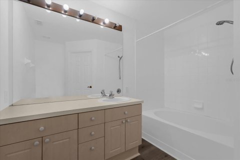 Townhouse in Kissimmee, Florida 3 bedrooms, 133.78 sq.m. № 2100516 - photo 20