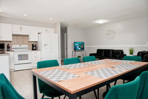 Снять в аренду виллу или дом в Порт-Сент-Луси, Флорида 4 спальни, 146.97м2, № 2020560 - фото 7