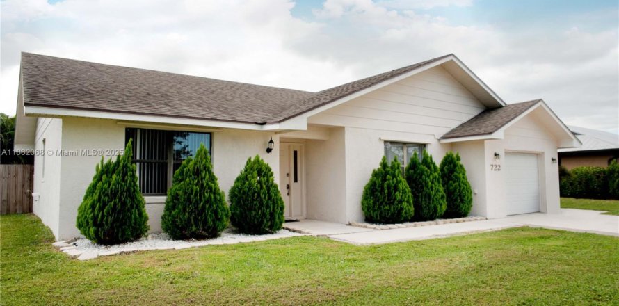 Дом в Порт-Сент-Луси, Флорида 4 спальни, 146.97м2 № 2020560