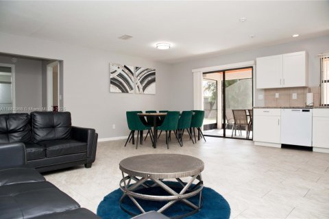 Снять в аренду виллу или дом в Порт-Сент-Луси, Флорида 4 спальни, 146.97м2, № 2020560 - фото 12